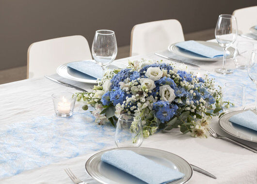 borddekorasjon med hortensia magical_ridderspore og lisianthus borddekorasjon med hortensia magical_ridderspore og lisianthus